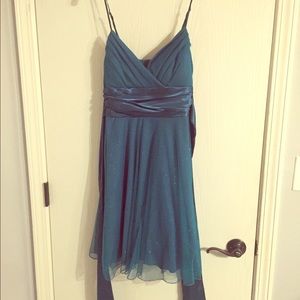 Teal sleeveless prom dress